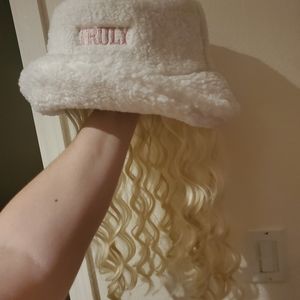 Truly bucket Hat wig